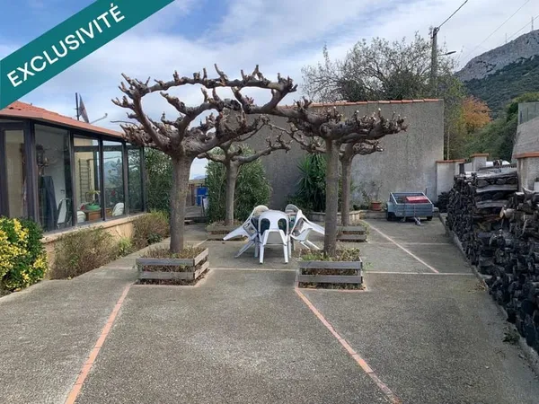 VILLA AVEC GRANDE TERRASSE ET GRAND GARAGE