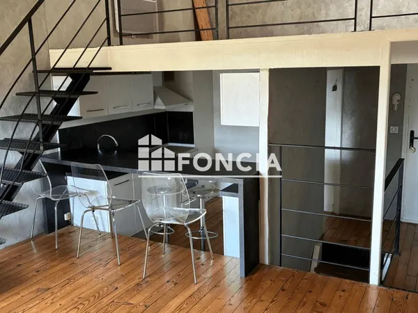 En exclusivité, appartement rénové Triplex d'environ 47m2, plein centre de Cahors