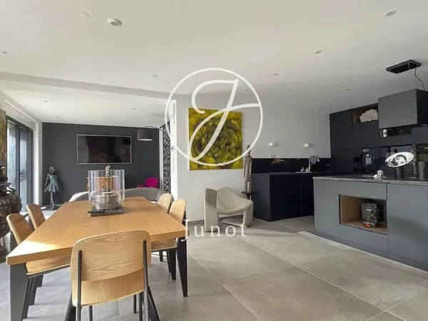Maison 7 pièces 268 m²