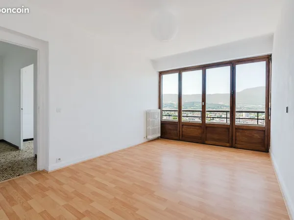 CHAMBÉRY HYPERCENTRE - T2 53,74 m² - 17e étage - Vue panoramique sur la ville et les montagnes