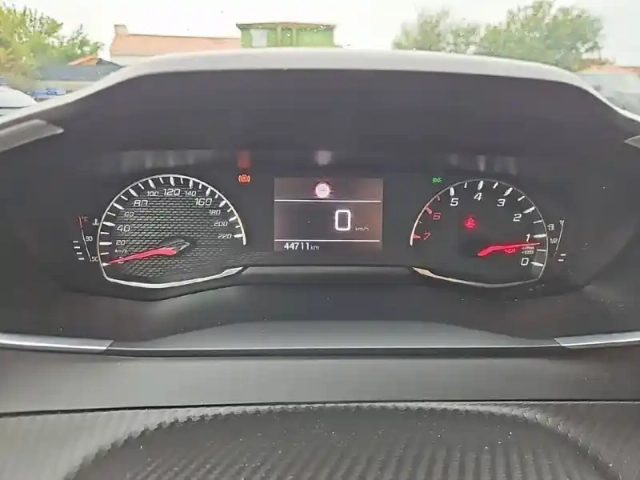 Peugeot 208 puretech 100 s&amp;s bvm6 — photo 10