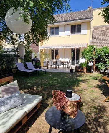 Maison familiale rénovée de 103 m² avec jardin, terrasse et garage