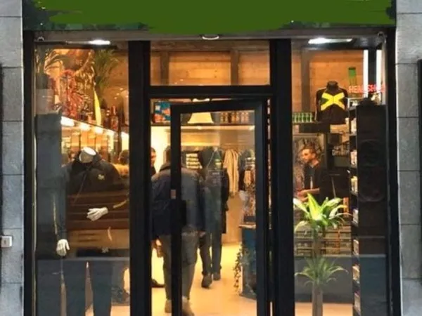 Murs commerciaux local boutique magasin hyper centre pour investisseur ou projet création