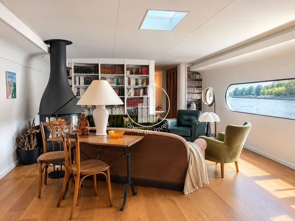 Péniche 7 pièces 210 m²