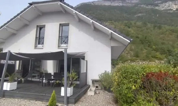 Maison de type 7 de 168 m2 avec 4 chambres + 100 m2 de sous-sol complet