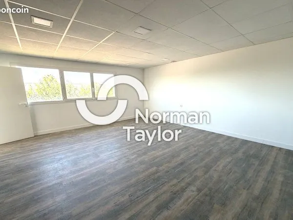 Bureaux 200 m²
