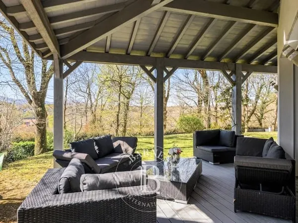 ASCAIN, AU CALME, MAISON DE 200 M²