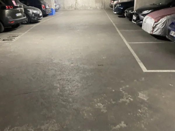 PARIS 9e ? PARKING SUV / 4x4 € RAMPE TRÈS LARGE ? RUE TURGOT