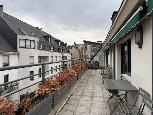 Magnifique appartement 245m2 en centre ville de Rouen avec Balcon-terrasse, ascenseur et garage.