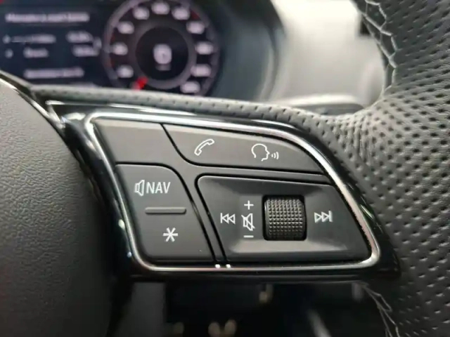 Audi Q2 35 tdi 150 s tronic 7 — photo 44