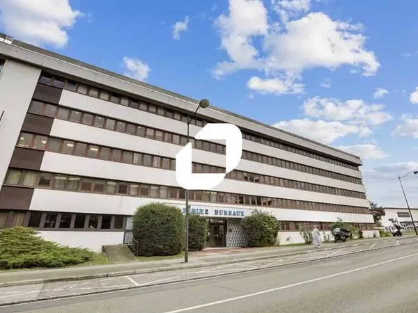 Local 1369 m²