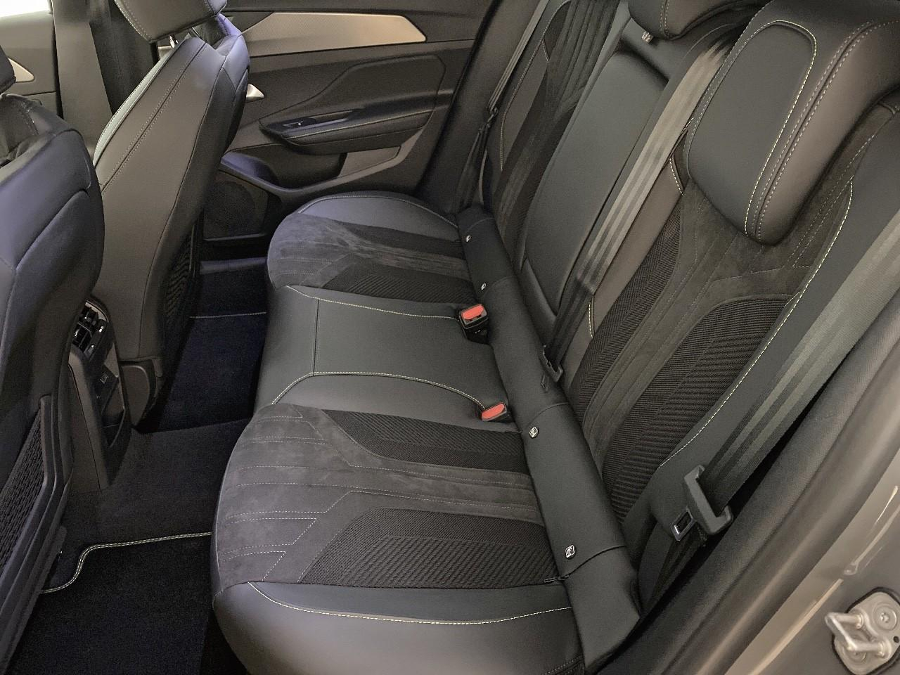 Peugeot 408 hybrid 145 e-dcs6 gt — photo 10