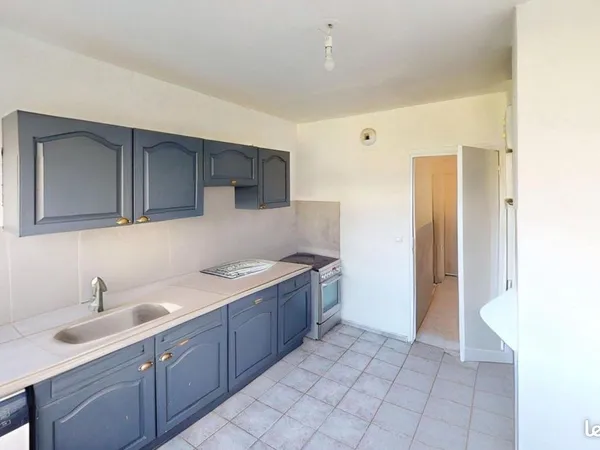 Chambre 7 pièces 96 m²