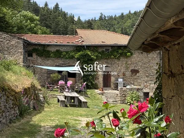 Bâtiment 250 m² Satillieu