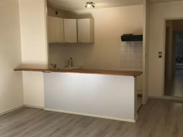 Appartement F2 sur courette