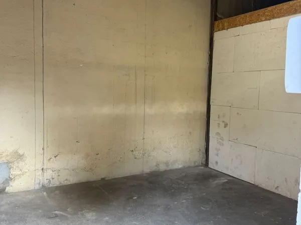 LOCAL DE STOCKAGE SECURISE A LOUER DE 15 m² SUR HOUILLES