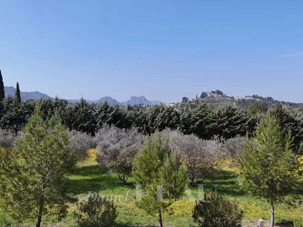 Eygalières - Propriété avec vue à rénover