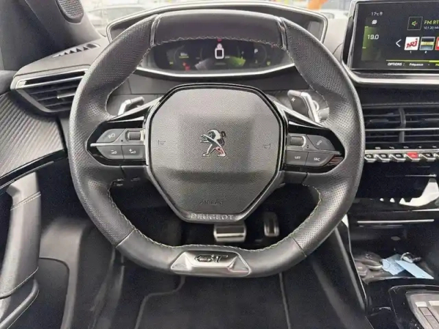Peugeot 2008 puretech 130 s&amp;s eat8 — photo 29