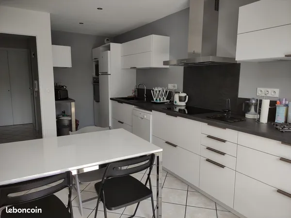 Eybens Bourg - Appartement de 121 m², 3 chambres, bureau, cave et parking