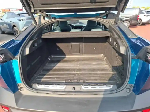 Peugeot 408 phev 225 e-eat8 — photo 6