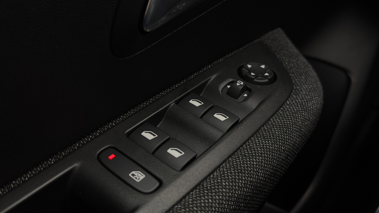 Peugeot 208 PureTech 100 S&amp;S EAT8 — photo 17