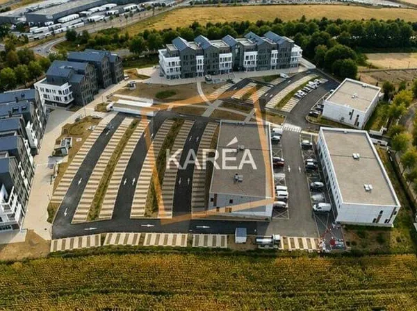 Local commercial 261 m²