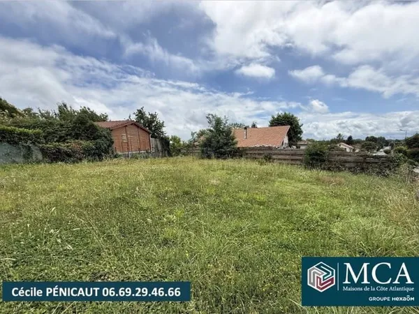Terrain 650 m²
