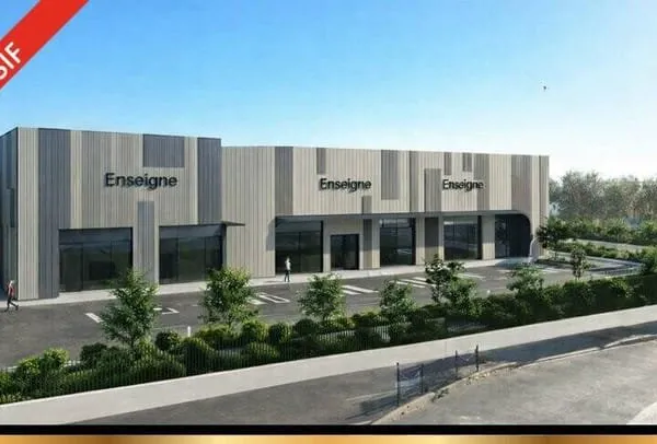 Local commercial 4 pièces 250 m²