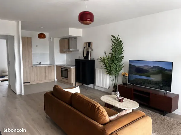 Appartement 5 pièces de 95.61 m² avec jardin privatif de 56 m² - Cadre de vie idéal à Thiais (94)