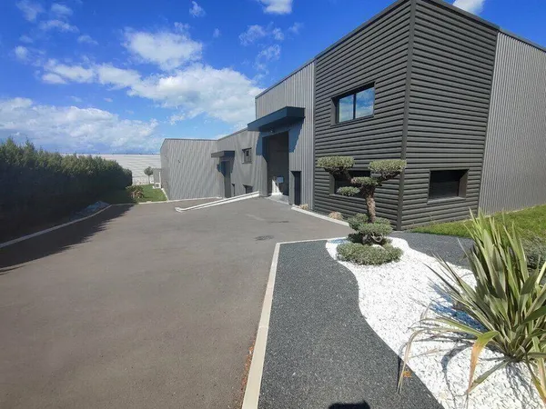 Local d'activité 276 m²