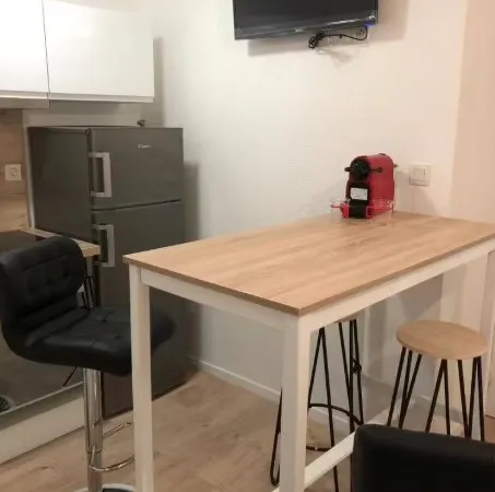 CHARMANT T3 MEUBLÉ DE 39 M² - NANTES - 2 CHAMBRES, PARKING PRIVATIF ET JARDIN PARTAGÉ