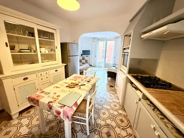 AGDE, Maison vigneronne avec fort potentiel, garage et terrasse
