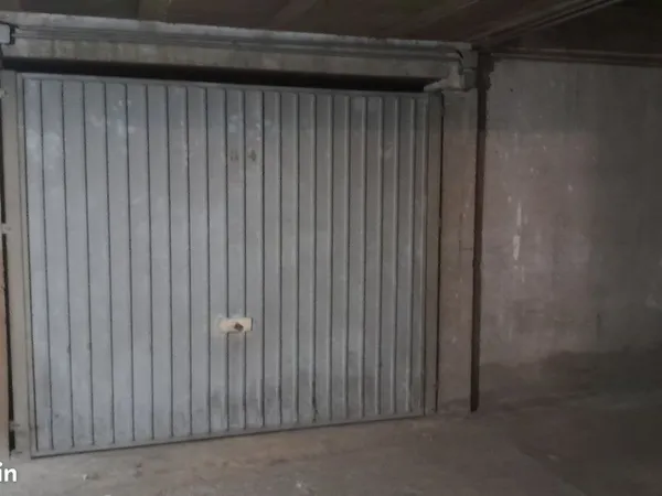 BOX GARAGE FERME A VENDRE Quartier LODI - CASTELLANE