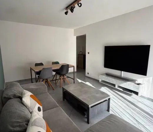 T2 MEUBLÉ 50 m² AVEC BALCON - NICE SAINT-ROCH - 950 CC