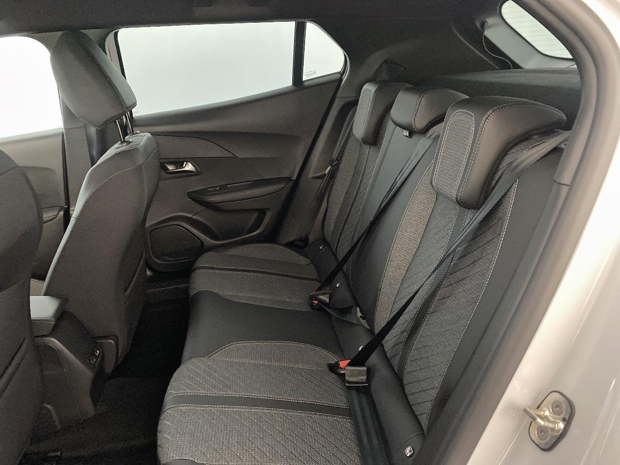 Peugeot 2008 hybrid 145 ch e-dcs6 allure — photo 10