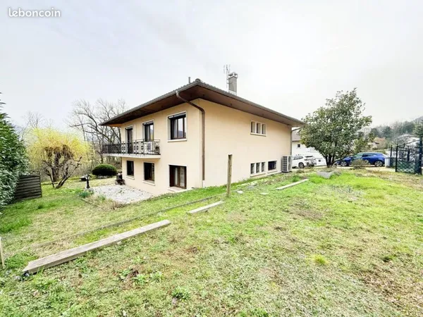 Villa 7 pièces 218 m²