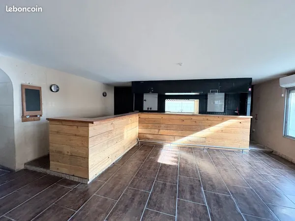 Local de 120 m² avec extérieur & parking - Lasbordes (10 min de Castelnaudary)