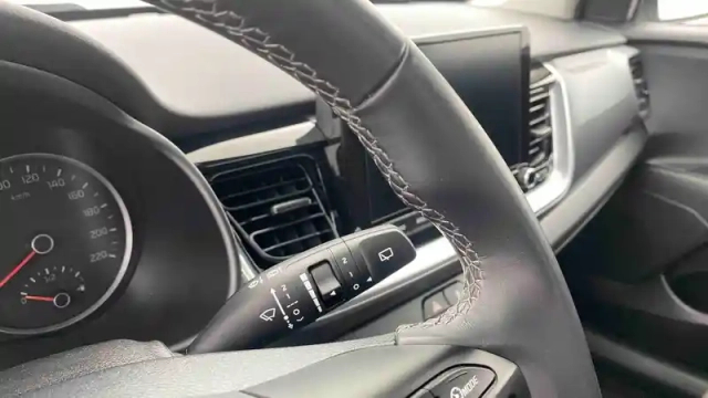 Kia Stonic 1.0 t-gdi 100 ch bvm6 — photo 21