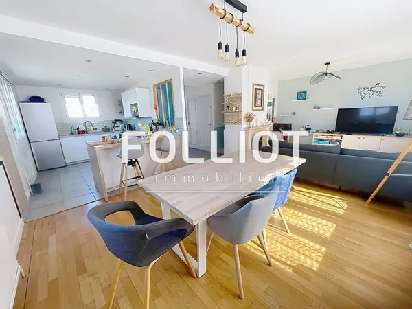 Maison Fougeres 5 pièce(s) 105 m2