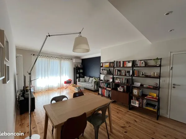Bordeaux Chartrons - Élégant T4 entièrement rénové avec garage, buanderie et jardin