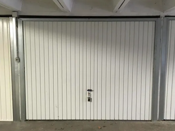 Location box fermé 120/mois