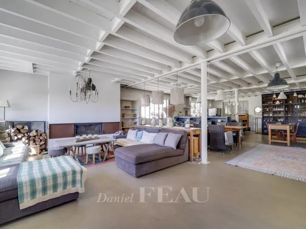 Orgeval, 452 m² esprit loft, ancienne fabrique rénovée en habitation et espace professionnel