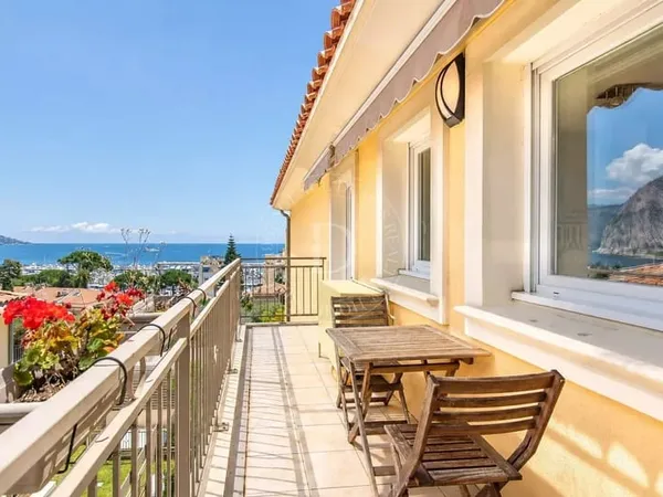 Superbe 3 Pieces Dernier Etage Avec Vue Mer