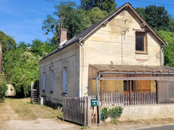 MAISON DE VILLAGE ET SES CAVES CHAMPIGNONNIÈRES