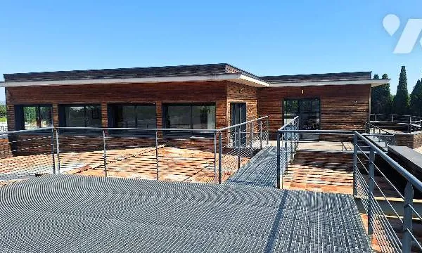 Local d'activités 1327 m²
