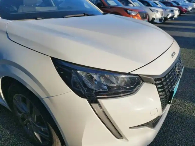 Peugeot 208 puretech 75 s&amp;s bvm5 — photo 6