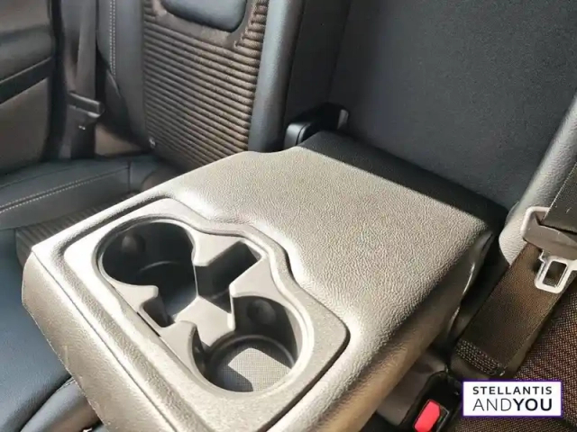 Jeep Compass 1.3 phev t4 240 ch 4xe eawd — photo 16