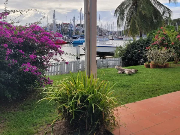 GOSIER MARINA RARE A LA LOCATION