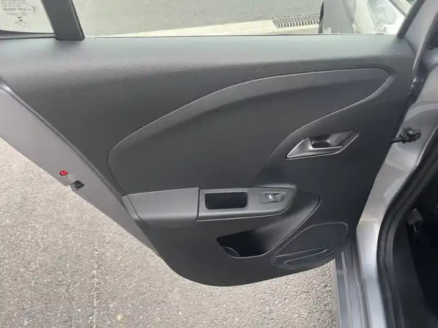 Opel Corsa 1.2 turbo 100 ch bvm6 — photo 16