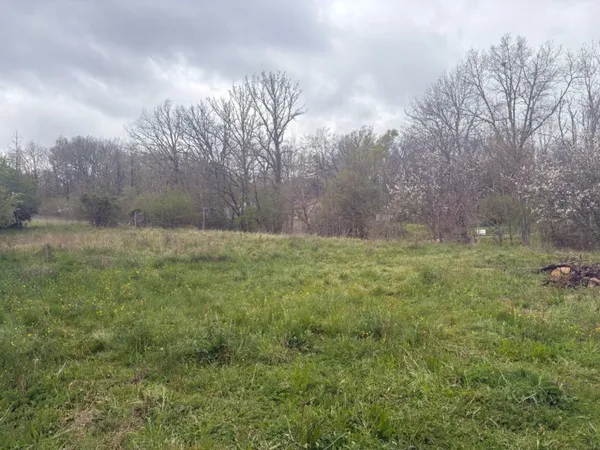 Terrain 784 m²
